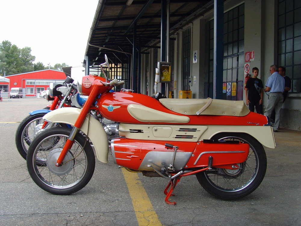 Aermacchi_Chimera_250.jpg