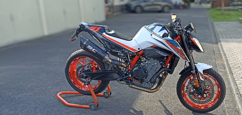 1682530634668_Sitz mit Streifen1.jpg