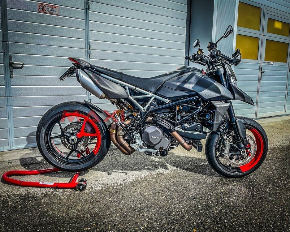 Ducati-Hypermotard-950-RVE-Maxicarbon-Patrick-Switzerland-1.jpg