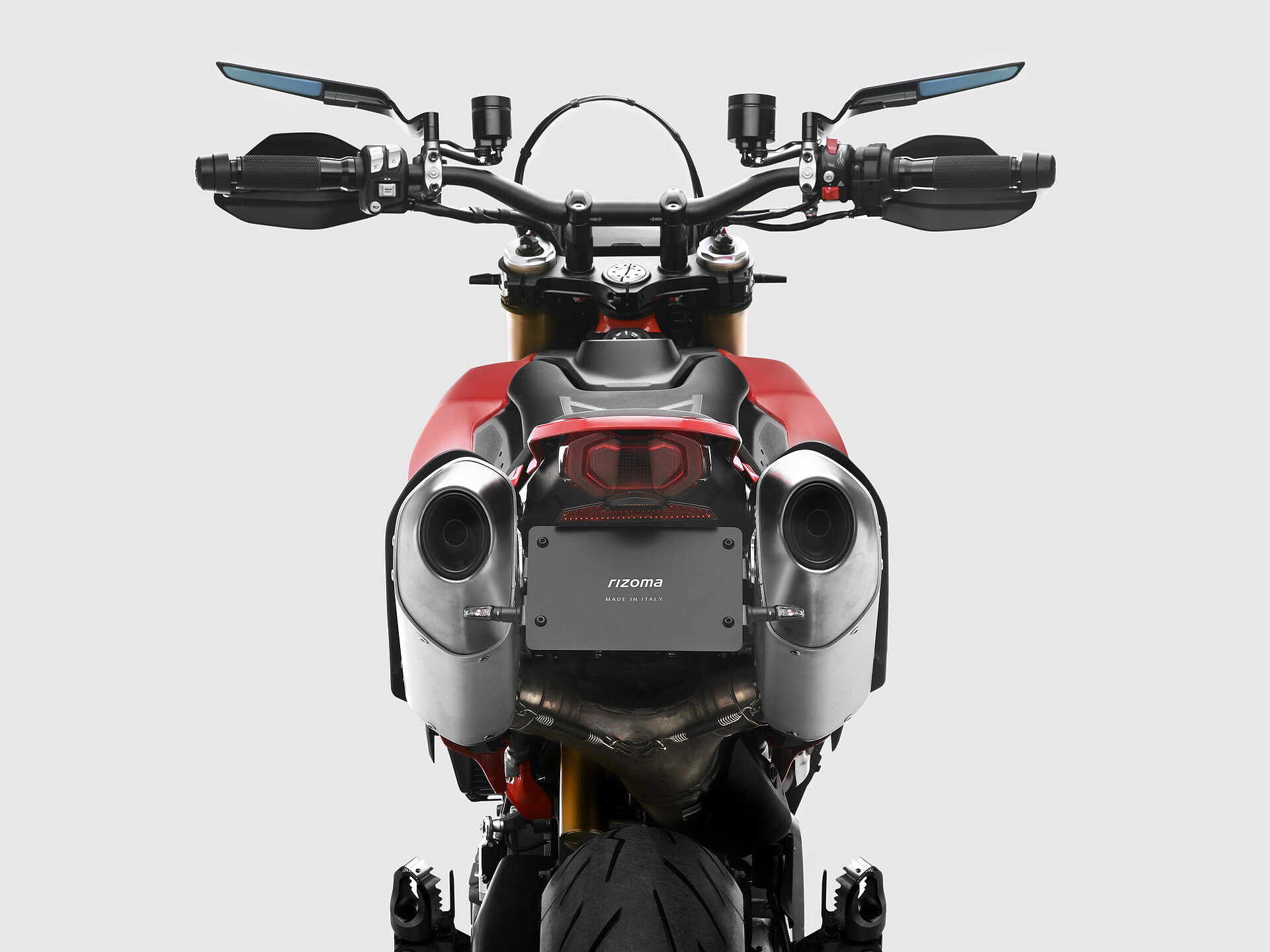 gallery_ducati_hypermotard-698_2024_pts541b_backview-jpg.jpg
