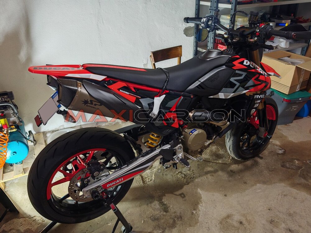 Ducati-Hypermotard-698-Mono-Maxicarbon-Lucio-4.jpg