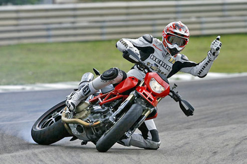 xaus_hypermotard.jpg.2e5f2707aa15c5f8715d2c7237a6bf7d.jpg